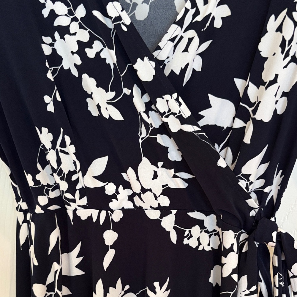 Gilli Navy and White Floral Midi Dress - Picture 5 of 6